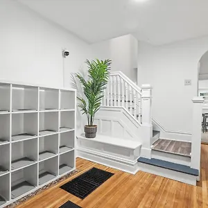 Oakland/university @h Bright And Stylish Private Bedroom With Shared Bathroom Homestay