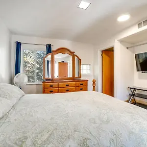 Townhome About 5 Miles To Market Square Holiday home